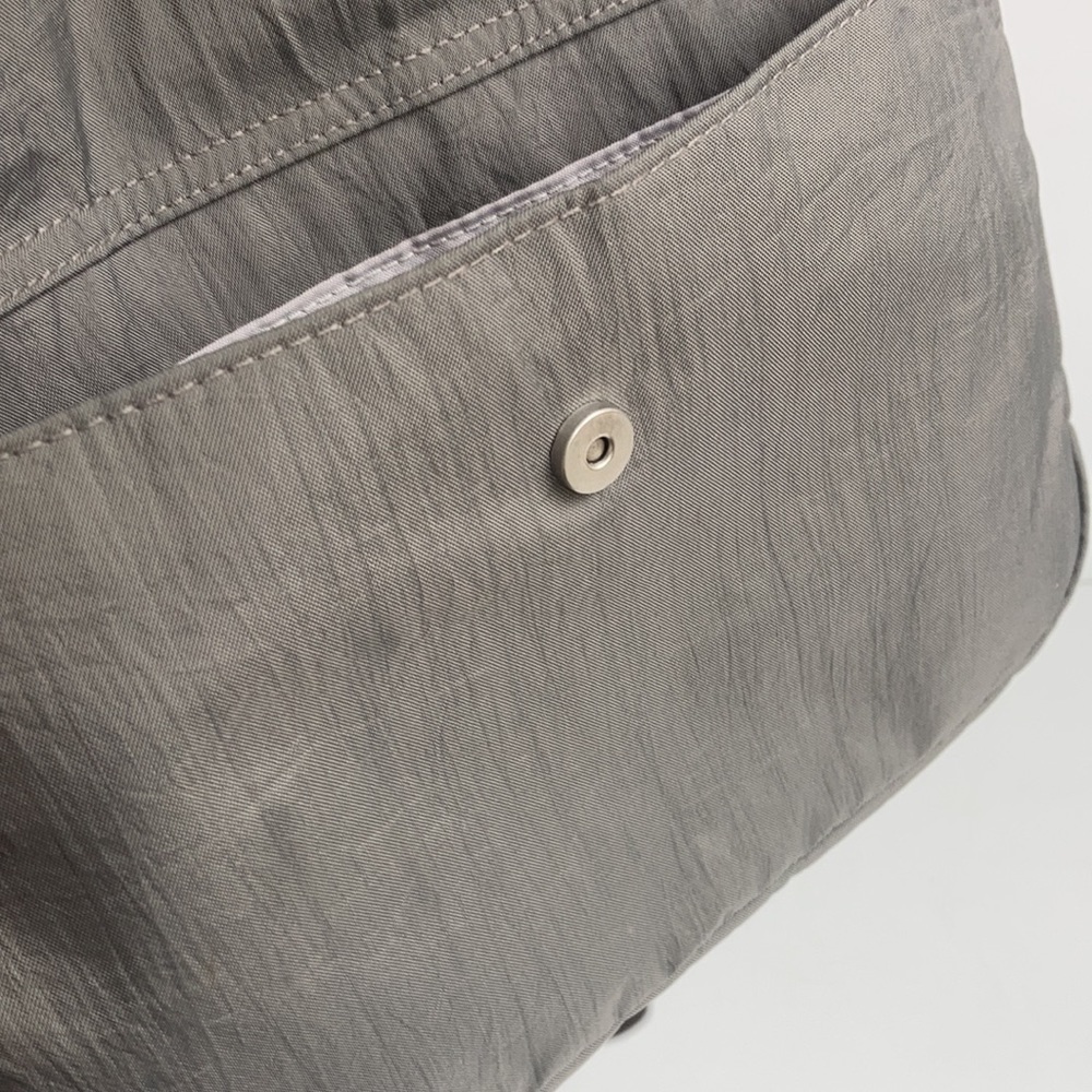 Baggallini Hailey gray (taupey) crossbody adjustable strap bag - Picture 16 of 16